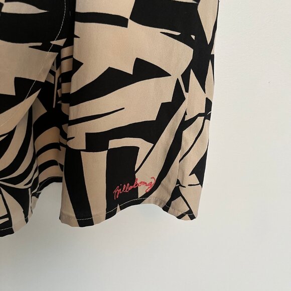 Billabong. Short Dress. Beige with Black Pattern. Size Medium. Womens. - Picture 3 of 11